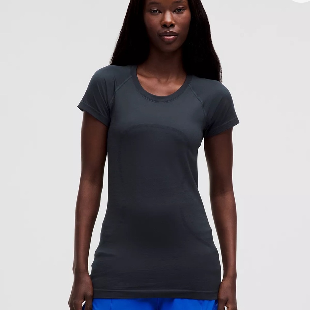 💎 Lululemon Swiftly Tech Short-Sleeve Shirt 2.0
Hip Length Size  14